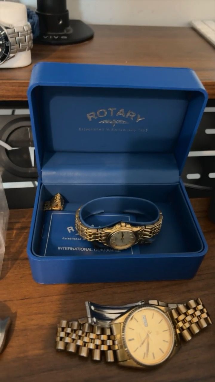 Rotary rotary watch needs battery product image