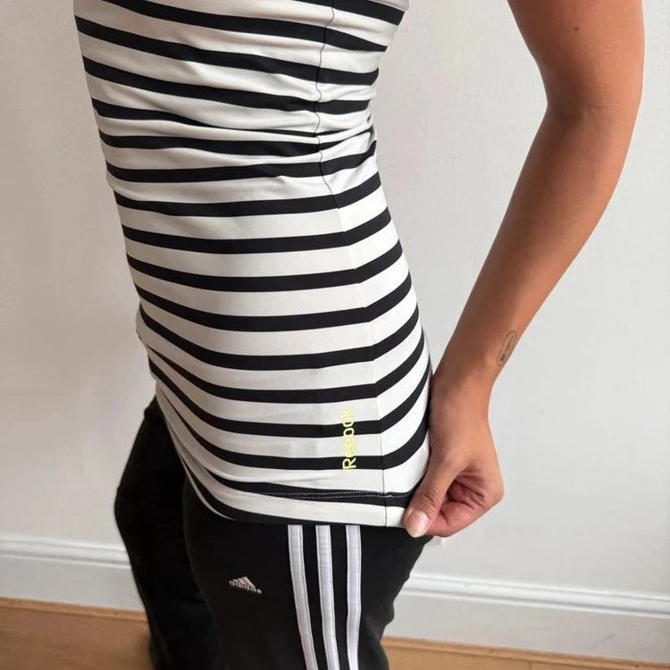 Reebok black + white striped gym top - Size S imagen 3