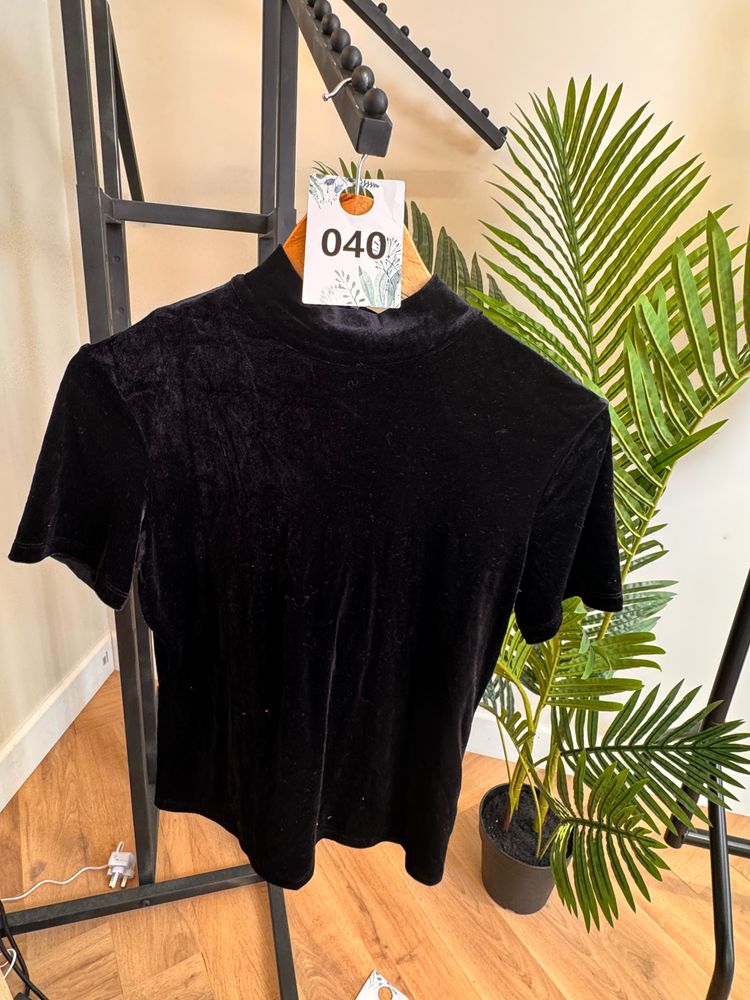 040 black velvet short sleeve top