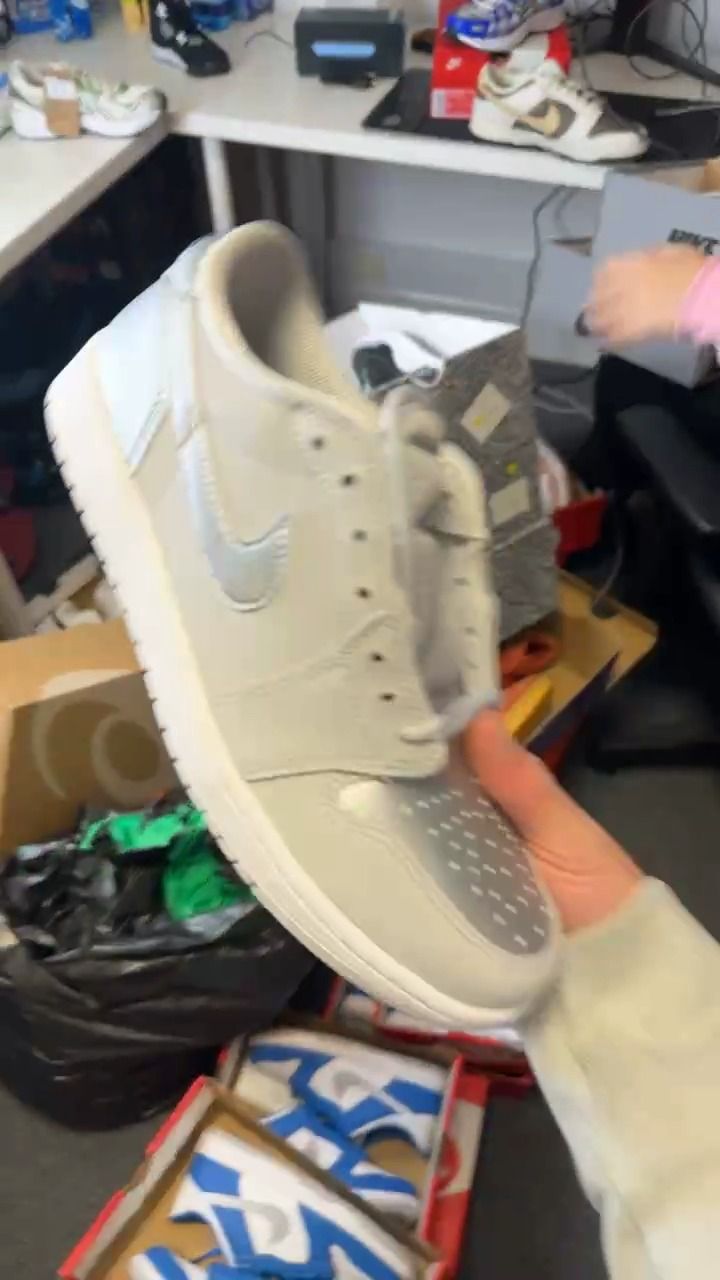 Jordan JORDAN 1 LOW OG METALIC CZ0790-002 product image