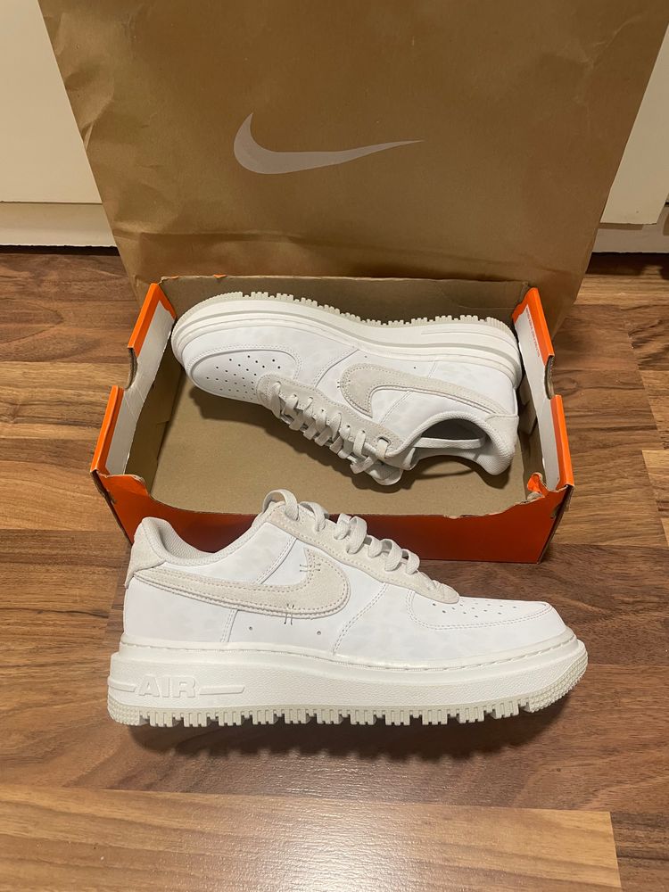 Nike Air Force 1 luxe 