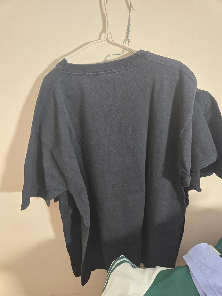 Black Graphic T-Shirt With One Piece Luffy Anime Character image 2