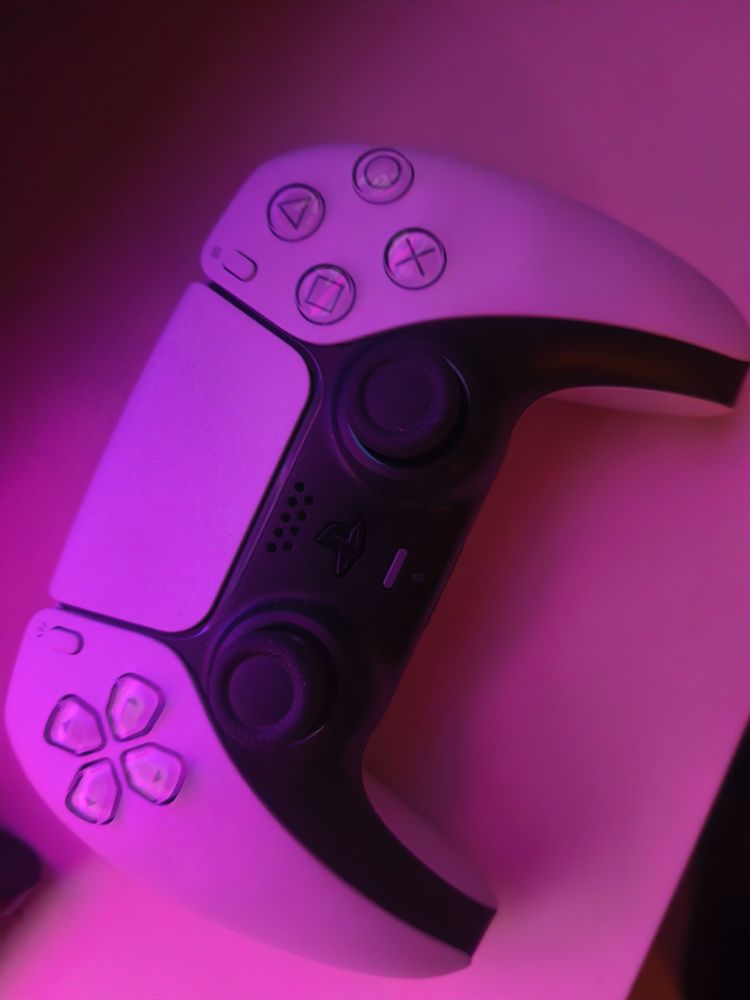Playstation 5 Console And Controller obraz 3