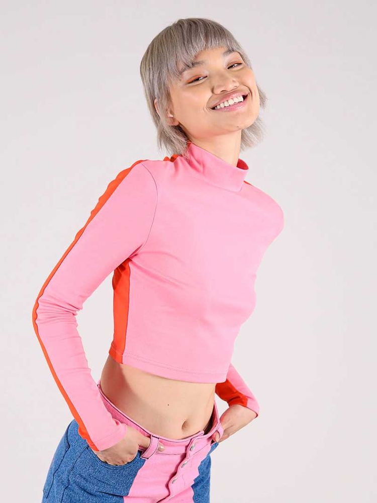 Bougie Crop Turtleneck Top, BCI Cotton, in Pink & Red imagen 5
