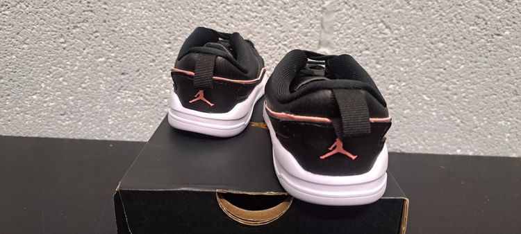 Jordan Flight Court (TD) UK 9.5 EUR 27 Black Pink Gaze White Brand New Full Box. image 4