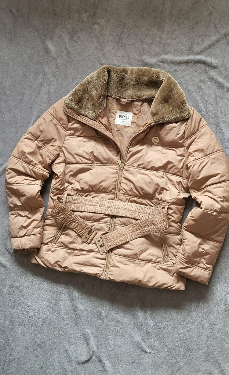 Beige Puffer Jacket With Belt And Faux Fur Collar