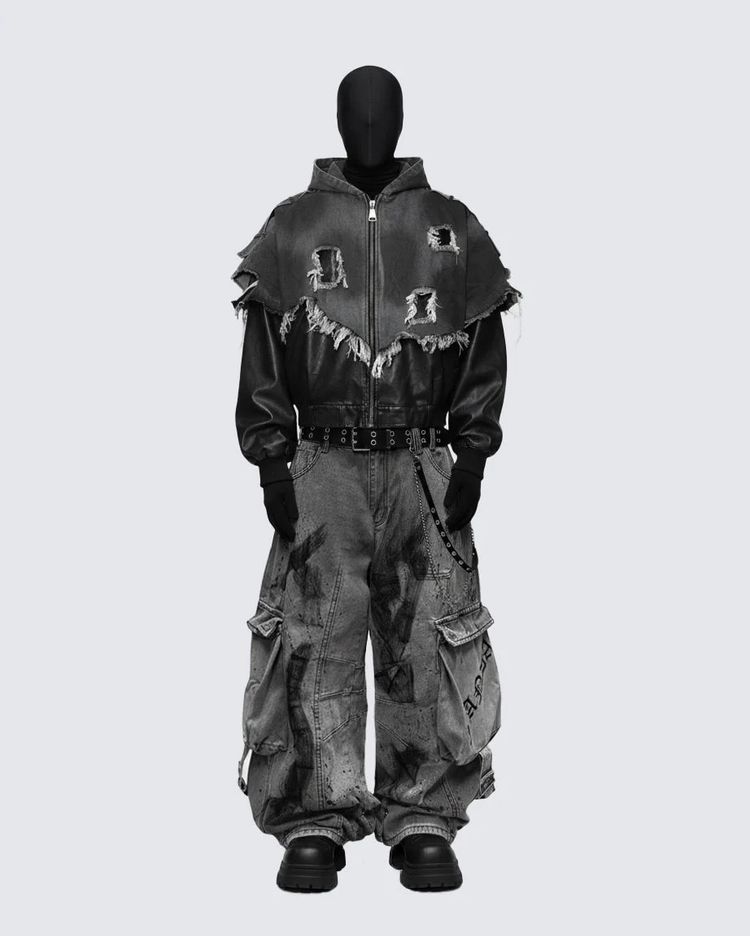 Grey Distressed Cargo Pants With Belt And Chains obraz 3