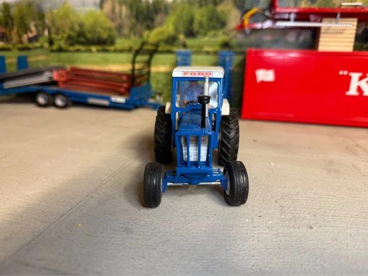 Ford 7000 Tractor Model image 1