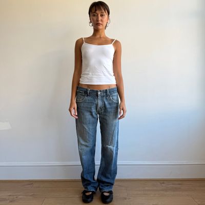 Levi’s ripped knee jeans - Size 33x32