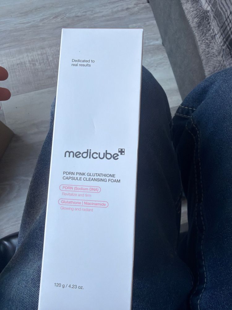 Medicube Pdrn Pink Glutathione Capsule Cleansing Foam image 1
