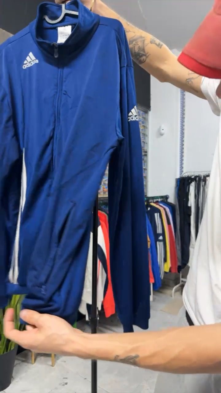 14. CHAQUETA ADIDAS - L