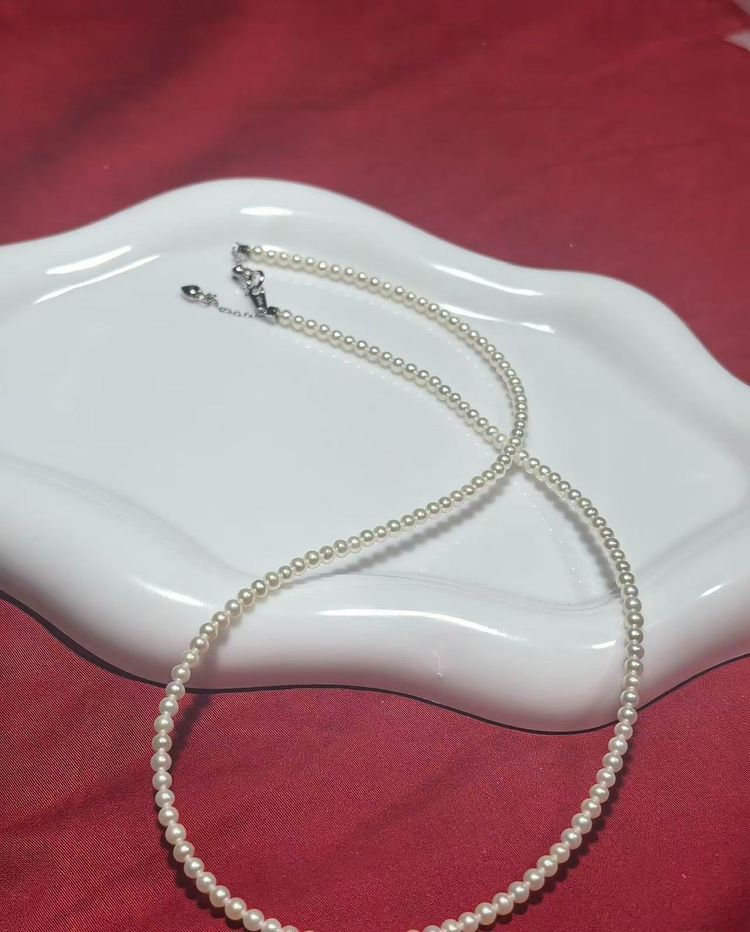 Pearl Necklace image 1