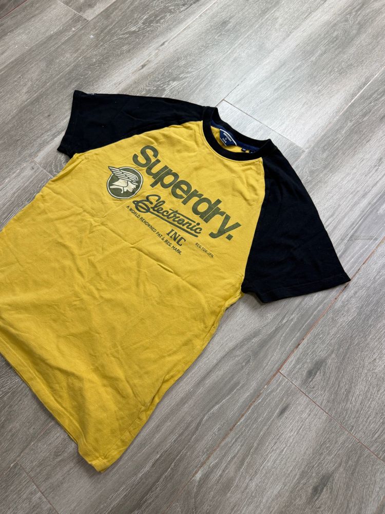 Superdry Yellow And Black Raglan Sleeve T-Shirt obraz 3