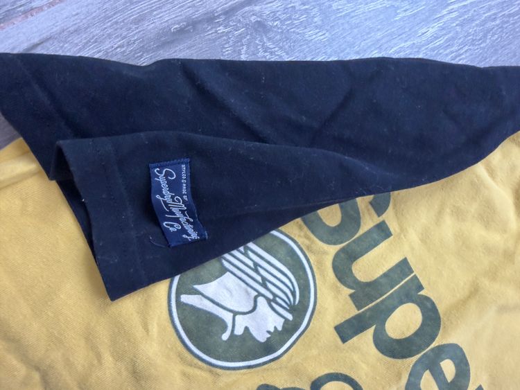 Superdry Yellow And Black Raglan Sleeve T-Shirt obraz 9