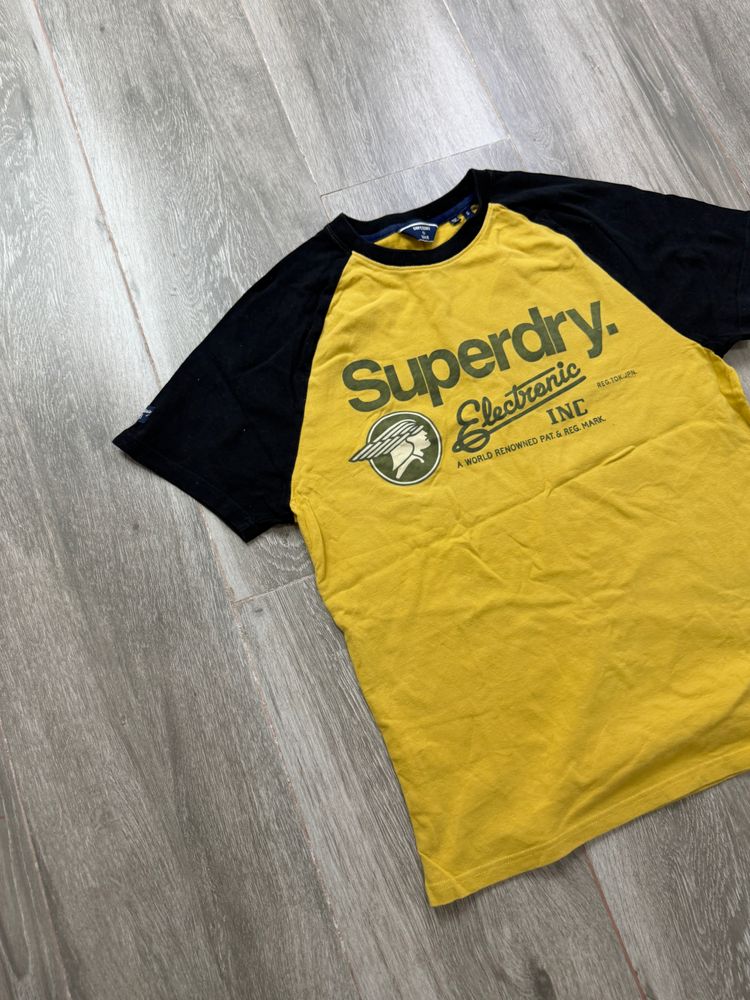 Superdry Yellow And Black Raglan Sleeve T-Shirt obraz 6