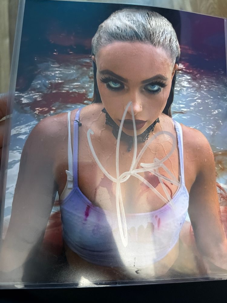 Signed Photo/s on screen!