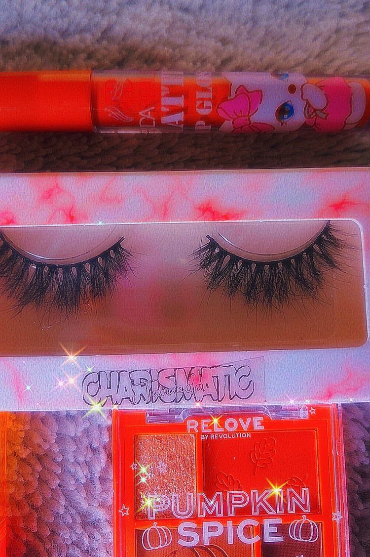 Beauty Bundle  Lashes + Eyeshadow Palette +2 Lip Glosses makeup obraz 2