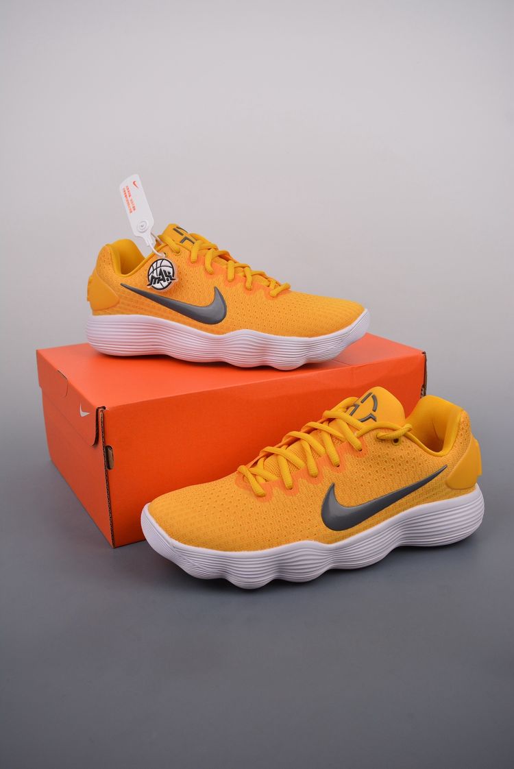 Sneakers image 1