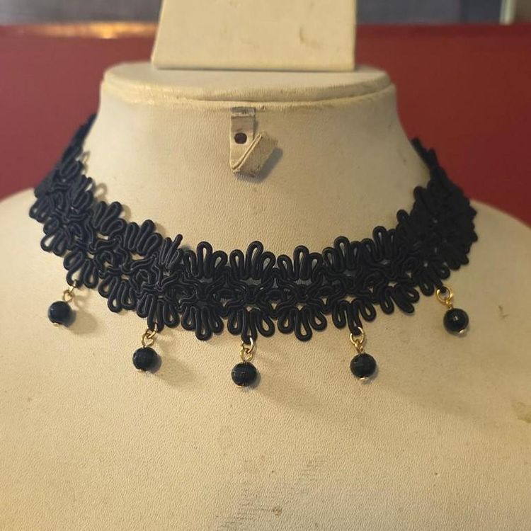Black Lace Choker Necklace With Dangling Beads obraz 2