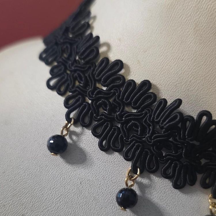 Black Lace Choker Necklace With Dangling Beads obraz 6