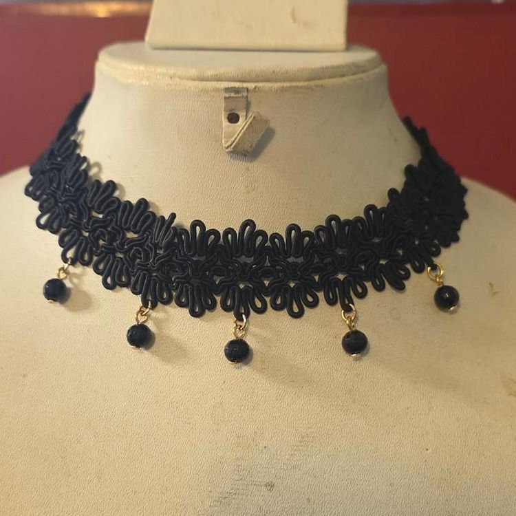 Black Lace Choker Necklace With Dangling Beads obraz 3