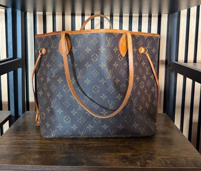 B36 Louis Vuitton MM Tote Bag