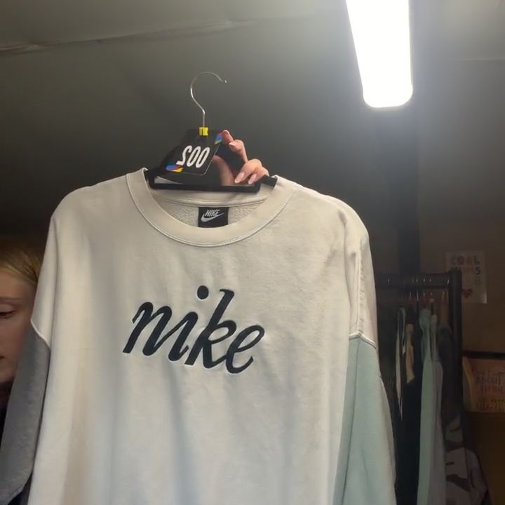 Nike Nike Sweatshirt - M - Pre-Loved product image