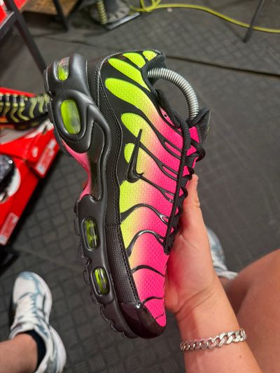B170 -()- Nike Tn Pink Volt RRP£175