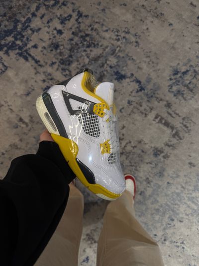 Jordan 4 Vivid Sulfur