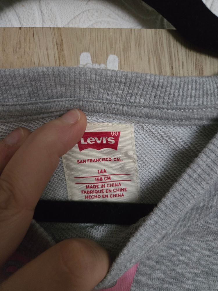 Levi's grey sweatshirt 2