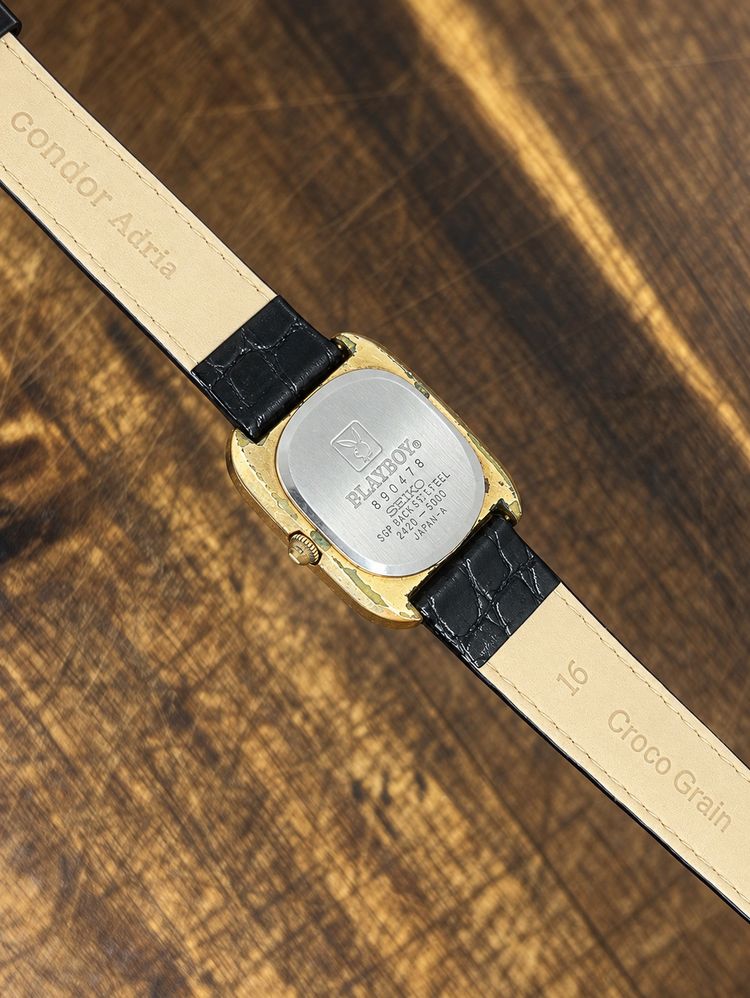 Vintage Playboy Ladies Gold Tone Watch – Black Dial – Black Leather Strap imagen 2