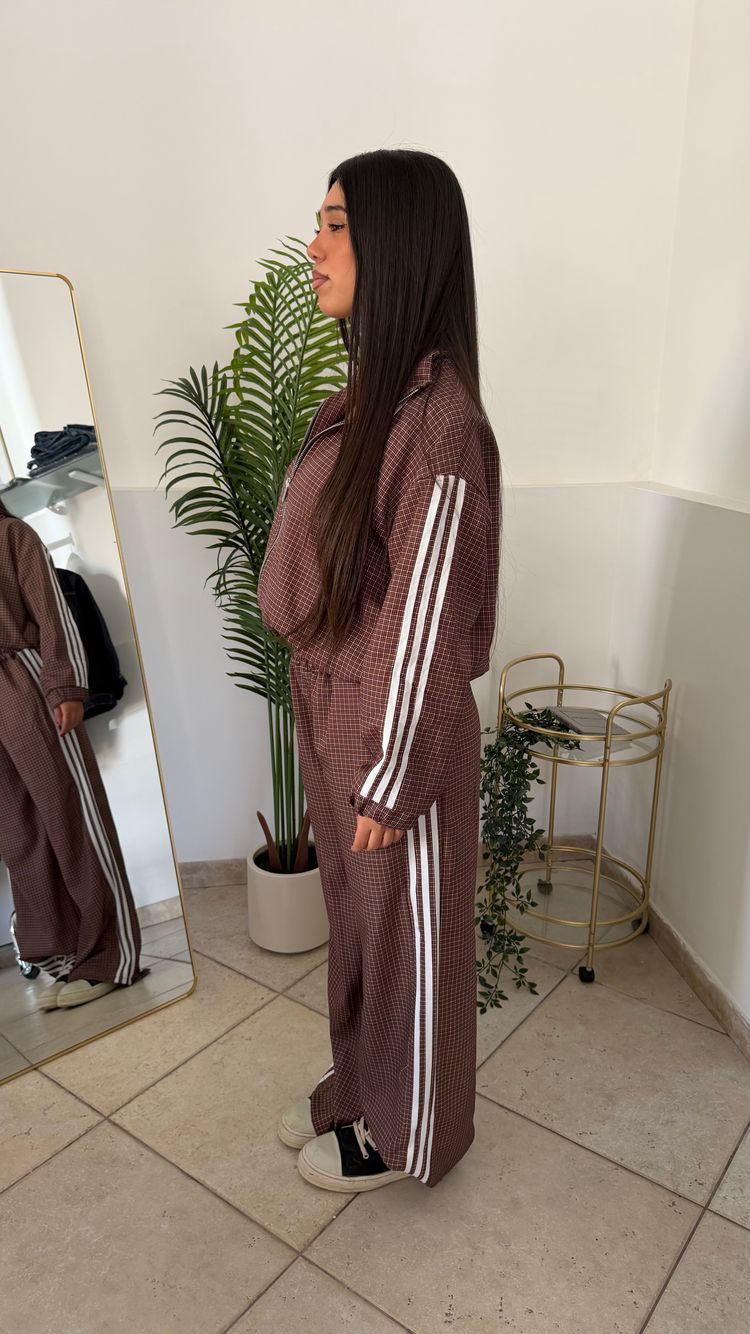 Brown Checkered Zip-Up Jacket And Matching Pants Set image 2