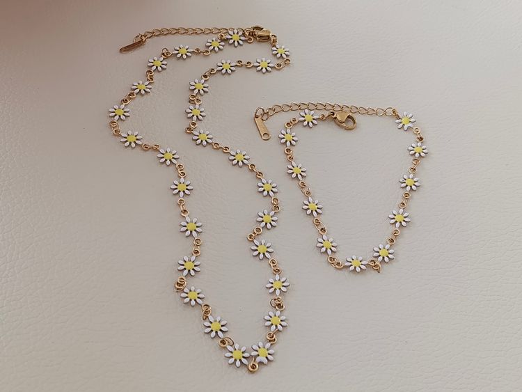 Conjunto de joyas gargantilla ajustable flores Daisy y pulsera de acero inoxidable oro bañado 18K PVD waterproof  image 1