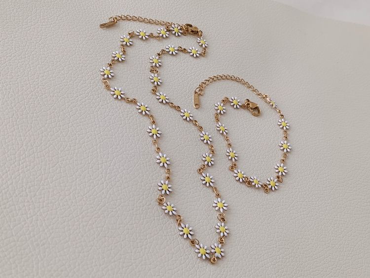 Conjunto de joyas gargantilla ajustable flores Daisy y pulsera de acero inoxidable oro bañado 18K PVD waterproof  obraz 2
