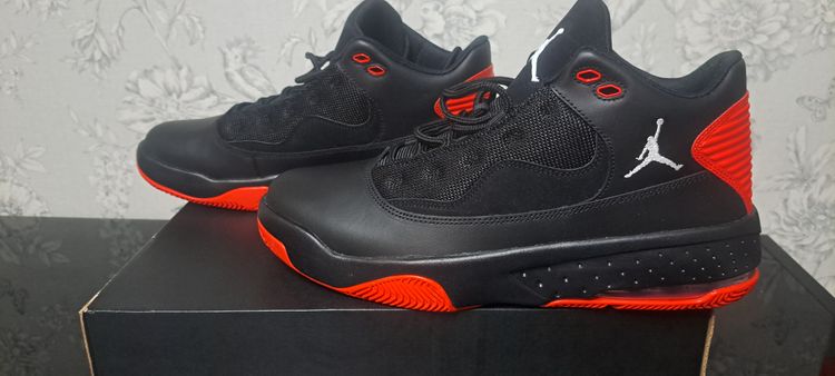 Nike Air Jordan Max Aura 2 Trainers UK 8.5 EUR 43  Black Red  Box No Lid image 3