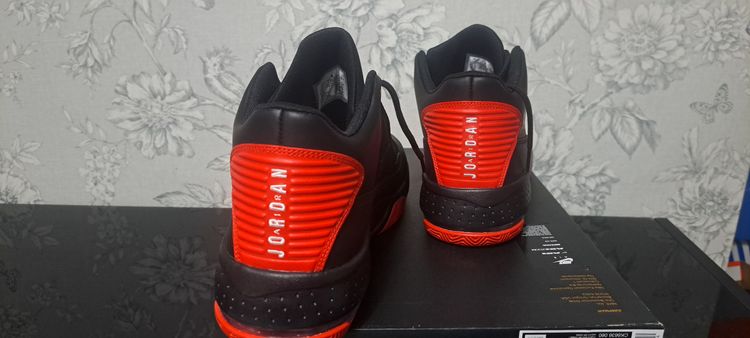 Nike Air Jordan Max Aura 2 Trainers UK 8.5 EUR 43  Black Red  Box No Lid image 4