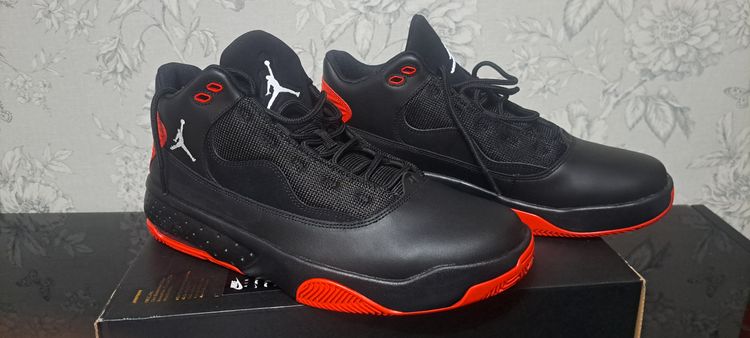 Nike Air Jordan Max Aura 2 Trainers UK 8.5 EUR 43  Black Red  Box No Lid image 1