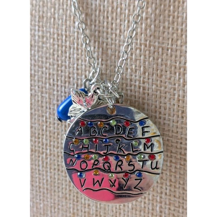 Alphabet Charm Necklace With Colorful Beads And Fairy Charm obraz 2