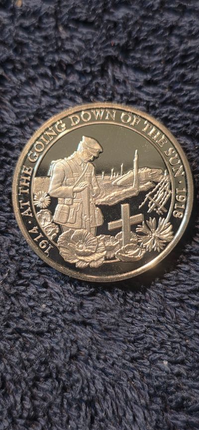 £7). Commemorative Coin