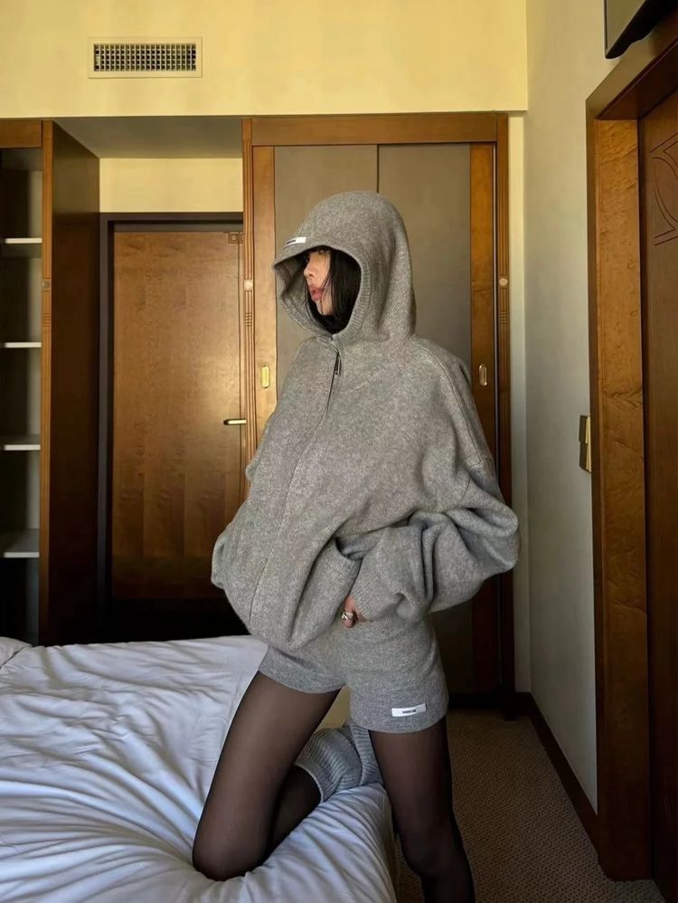 Immagine di Grey Hoodie And Shorts Set 4