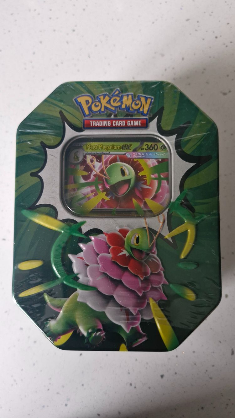 US exclusive Ascended heroes tin imagen 1