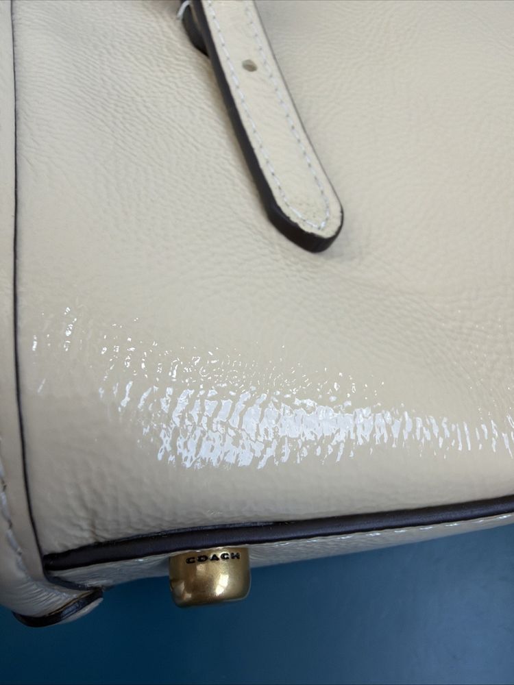 314 Coach Swing Zip Bag 20 Crinkle Patent Leather Moonlight Yellow BN Ltd Re Ed image 5