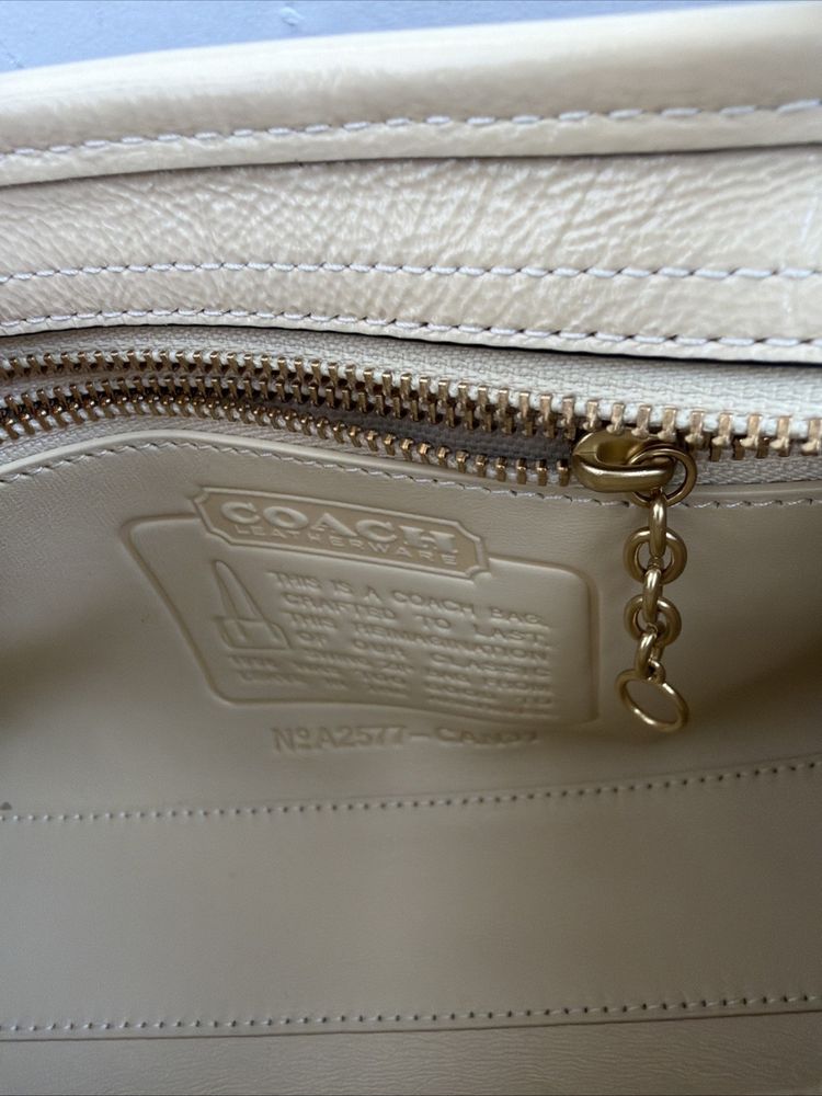 314 Coach Swing Zip Bag 20 Crinkle Patent Leather Moonlight Yellow BN Ltd Re Ed image 2