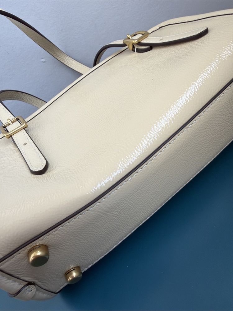 314 Coach Swing Zip Bag 20 Crinkle Patent Leather Moonlight Yellow BN Ltd Re Ed image 4