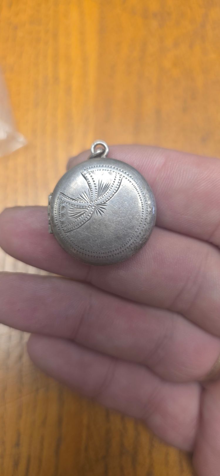 Round Silver Locket Pendant extremely heavy  imagen 2