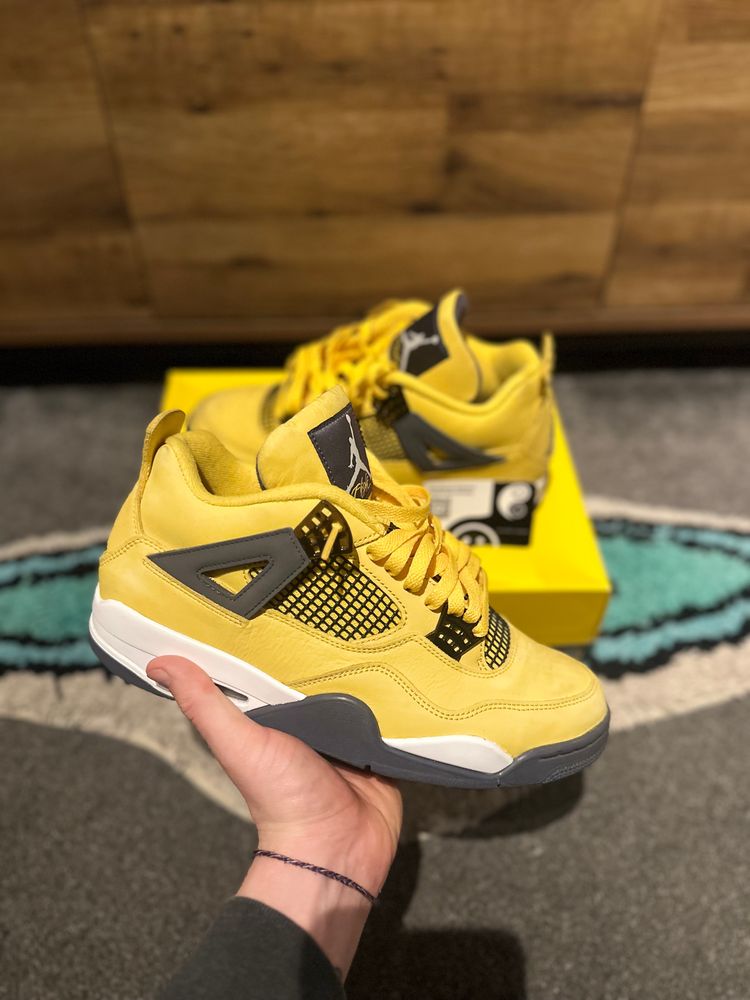 Nike Air Jordan 4 “Lightning ” U.K. 9.5