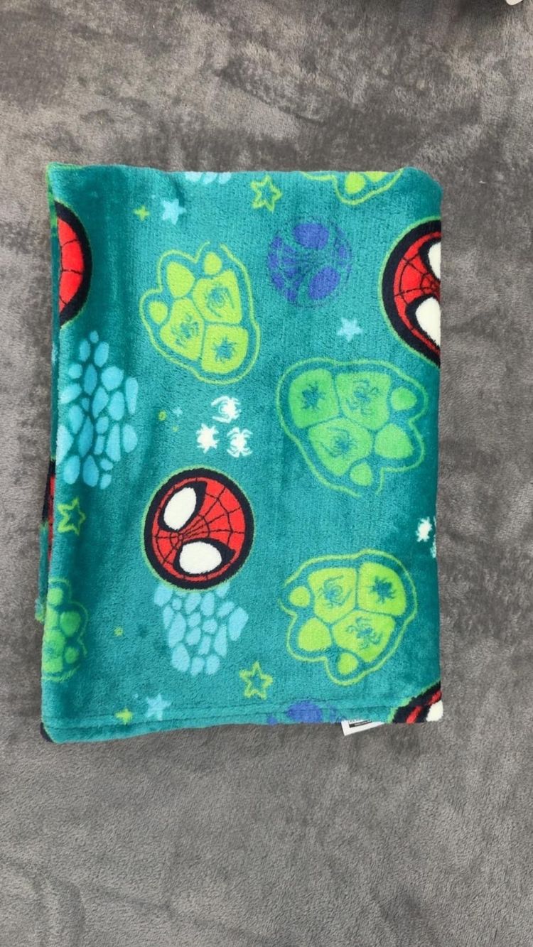 Blue Fleece Blanket With Cartoon Paw And Spider Patterns