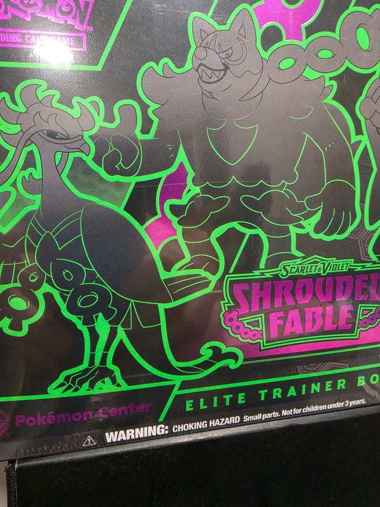 Pokémon  center Shrouded Fable Elite Trainer Box