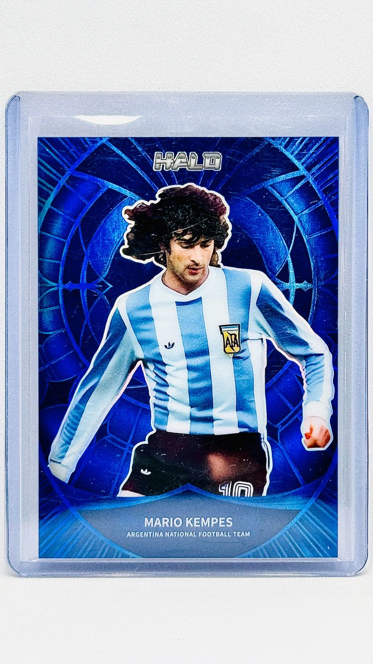 /99 - Mario Kempes - Argentina - blue refractor - Halo - Herock AFA 2026