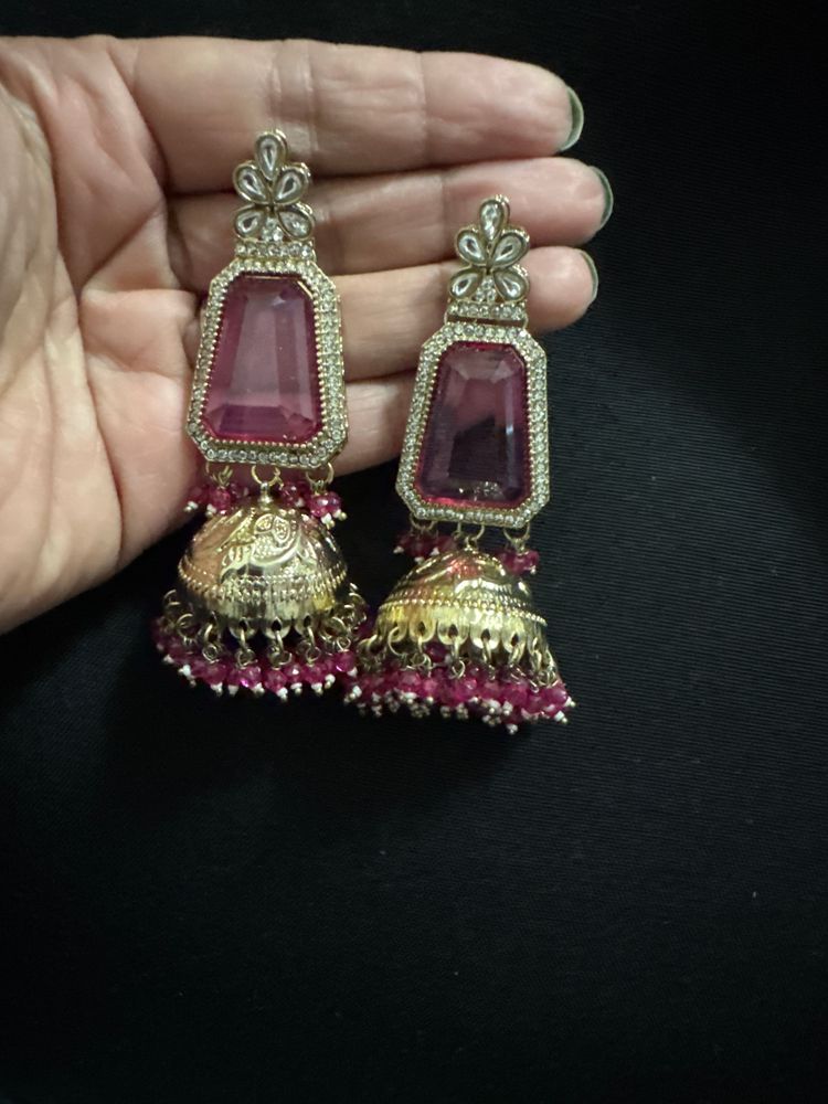 Immagine di Gold-Tone And Pink Stone Earrings 1